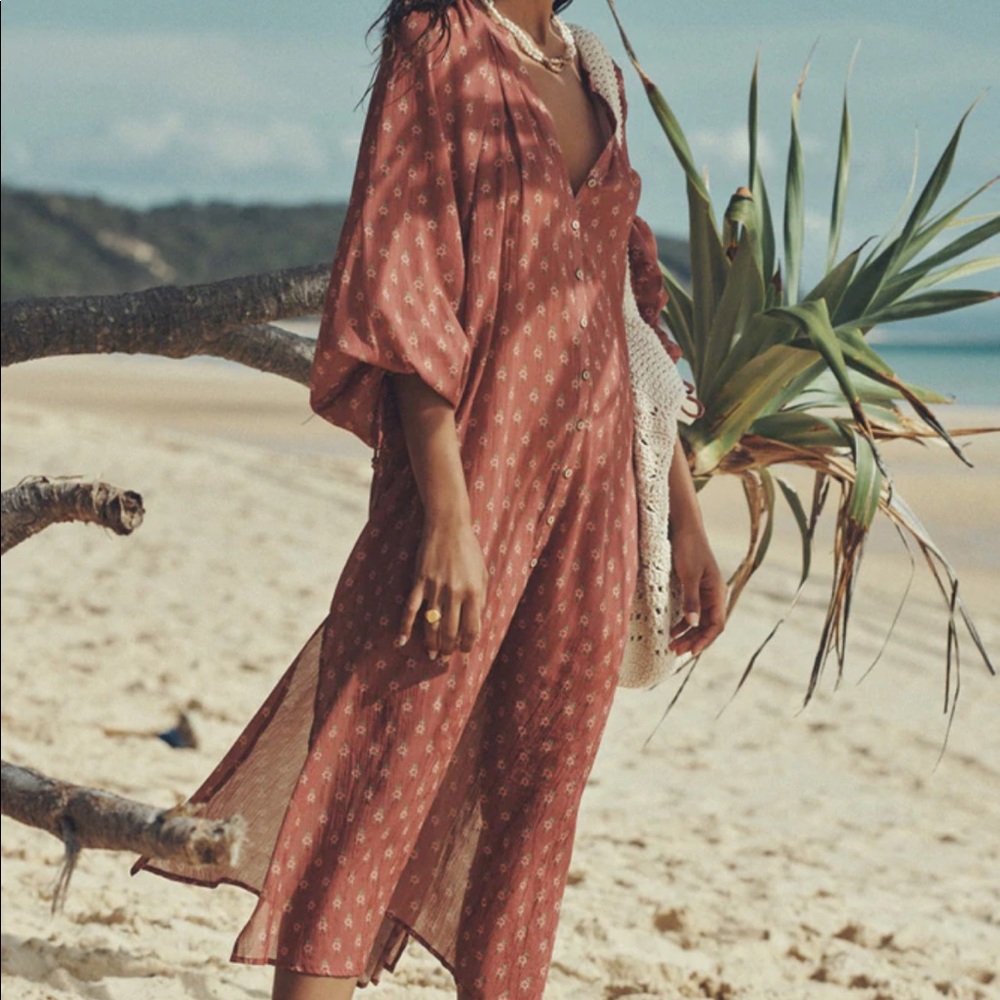 ๐๏ธ Spell Utopia Button Through Midi Dress in Berry - Picture 1 of 12